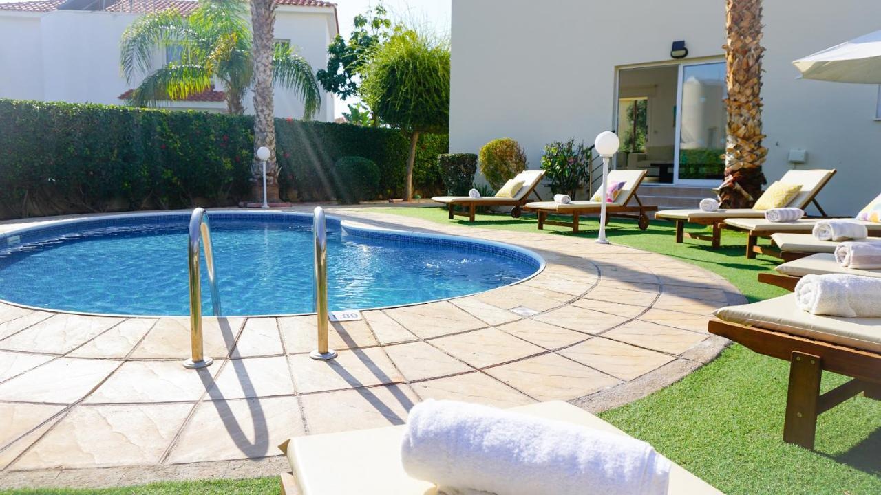 Villa Oasis By Ezoria Villas คอรัลเบย์ ภายนอก รูปภาพ